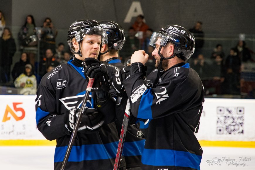 Corsaires de Nantes : Pénalisés, mais déterminés à se battre sur la glace et en dehors